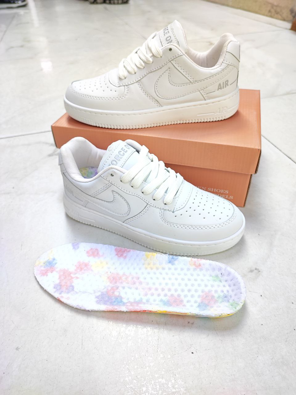 ایرفورس ست زنانه و مردانه و بزرگپا  Nike Air Force کد 2072 کتونی ست زنانه و مردانه برند نایک مدل ایرفورس Nike Air Force کد 2072