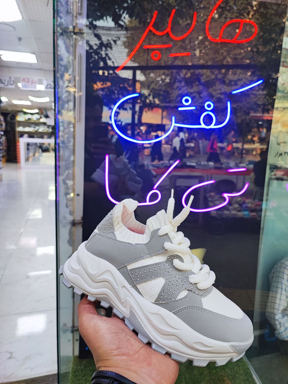 کتونی اسپرت نگینی زنانه و دخترانه کد 3049  Women's and girls' sportswear with jewels, code 3049