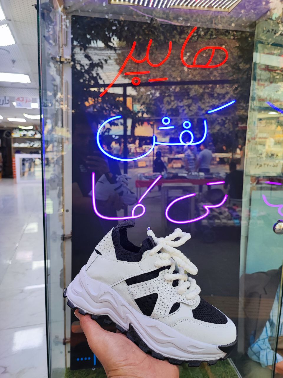 کتونی اسپرت نگینی زنانه و دخترانه کد 3050 Women's and girls' sportswear with jewels, code 3050