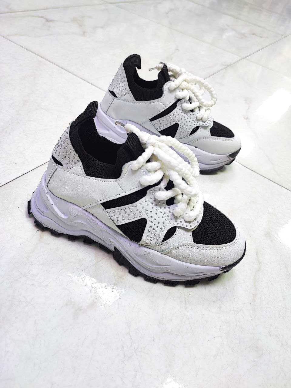 کتونی اسپرت نگینی زنانه و دخترانه کد 3050 Women's and girls' sportswear with jewels, code 3050
