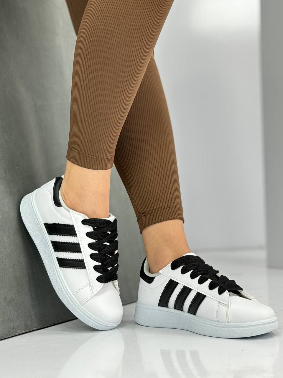 کفش اسپورت آدیداس کامپوس سفید مشکی کد 4023 Adidas Campus White Black Sports Shoes Code 4023