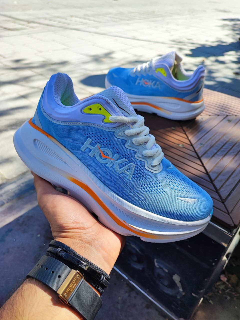 کتونی ورزشی هوکا باندی آبی و سفید کد 2116 کتونی ورزشی هوکا باندی آبی و سفید کد 2116