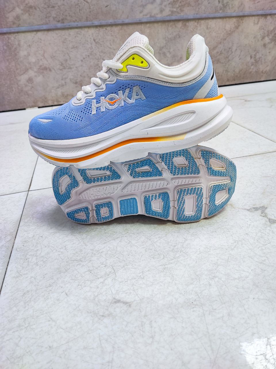 کتونی ورزشی هوکا باندی آبی و سفید کد 2116 کتونی ورزشی هوکا باندی آبی و سفید کد 2116