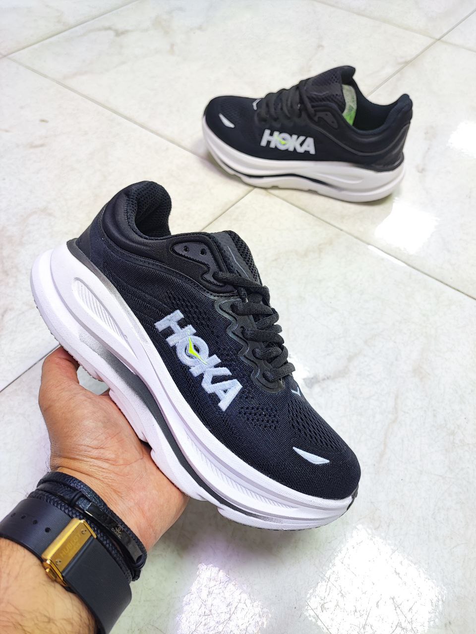 کتونی ورزشی هوکا باندی مشکی و سفید کد 2117 کتونی ورزشی هوکا باندی مشکی و سفید کد 2117