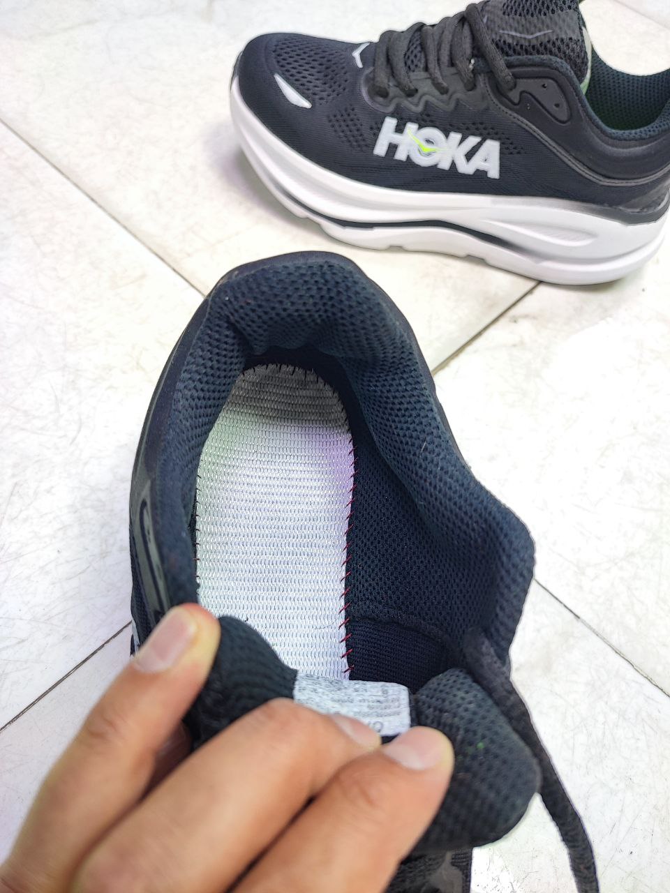 کتونی ورزشی هوکا باندی مشکی و سفید کد 2117 کتونی ورزشی هوکا باندی مشکی و سفید کد 2117