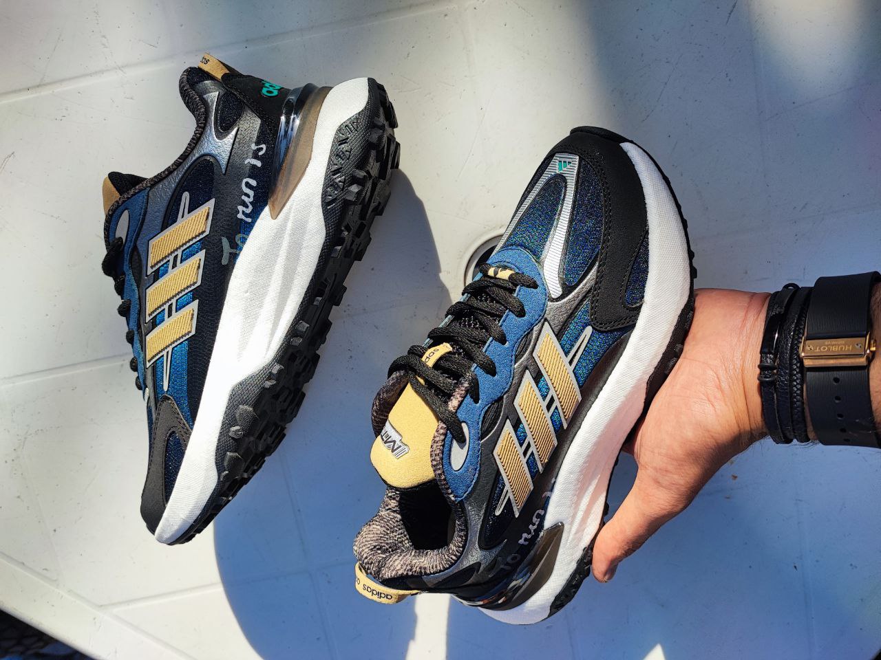 آدیداس مدل رانینگ آبی طلایی مشکی کد 2119 آدیداس مدل رانینگ آبی طلایی مشکی کد 2119