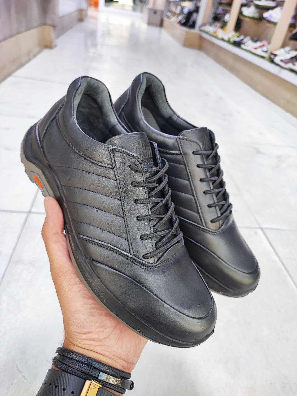 کفش مدل آدیداس شرکت کمپ تمام چرم طبیعی کد 2131