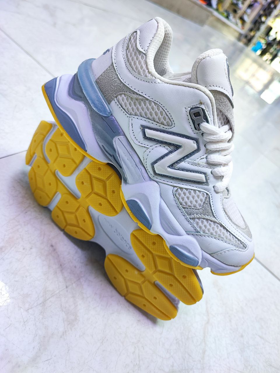 کتونی زنانه نیوبالانس 9060 کد 3076