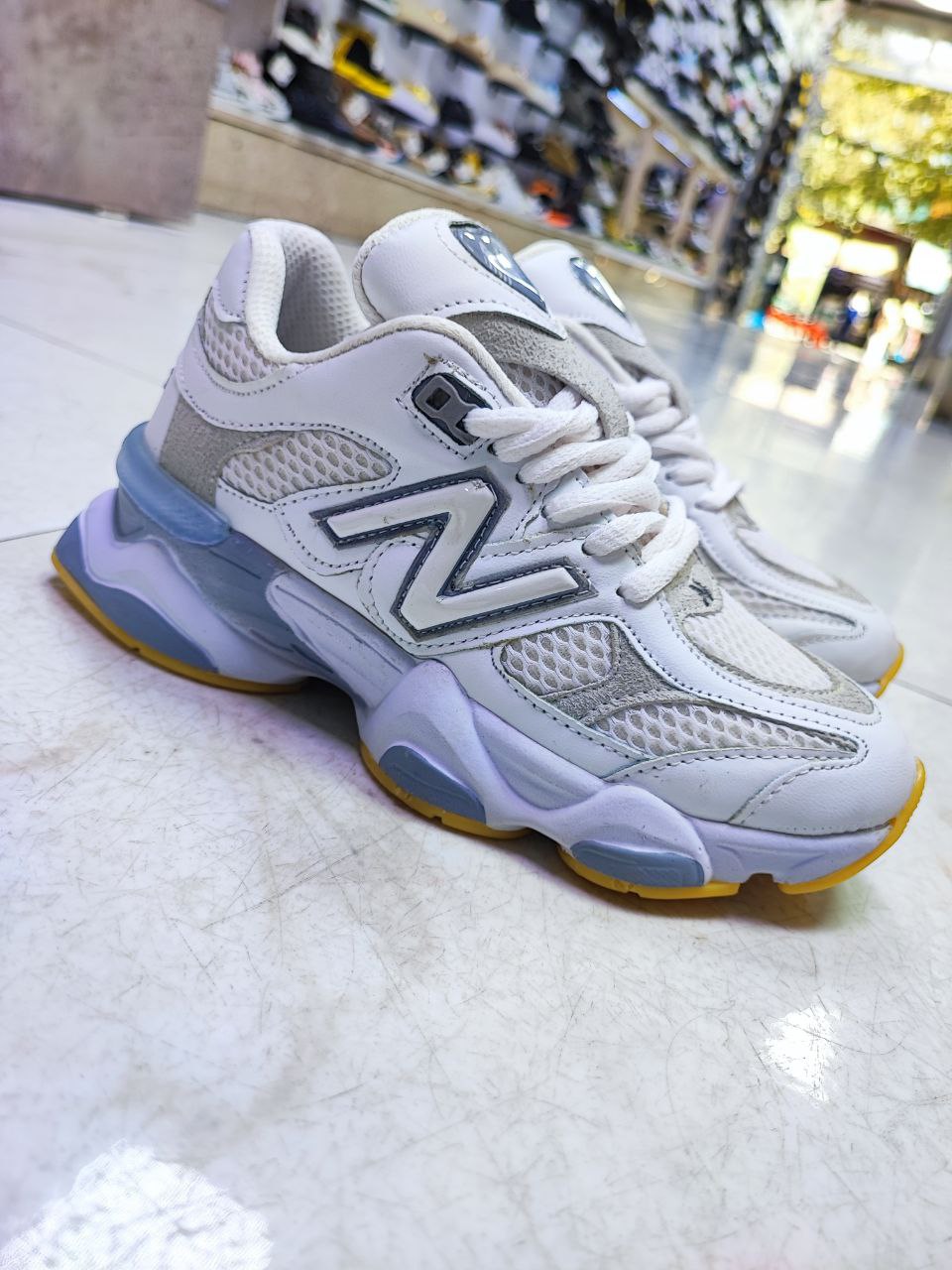 کتونی زنانه نیوبالانس 9060 کد 3076