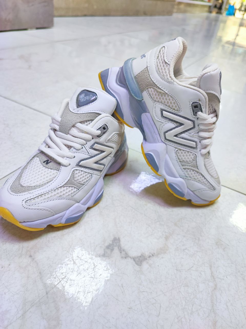 کتونی زنانه نیوبالانس 9060 کد 3076