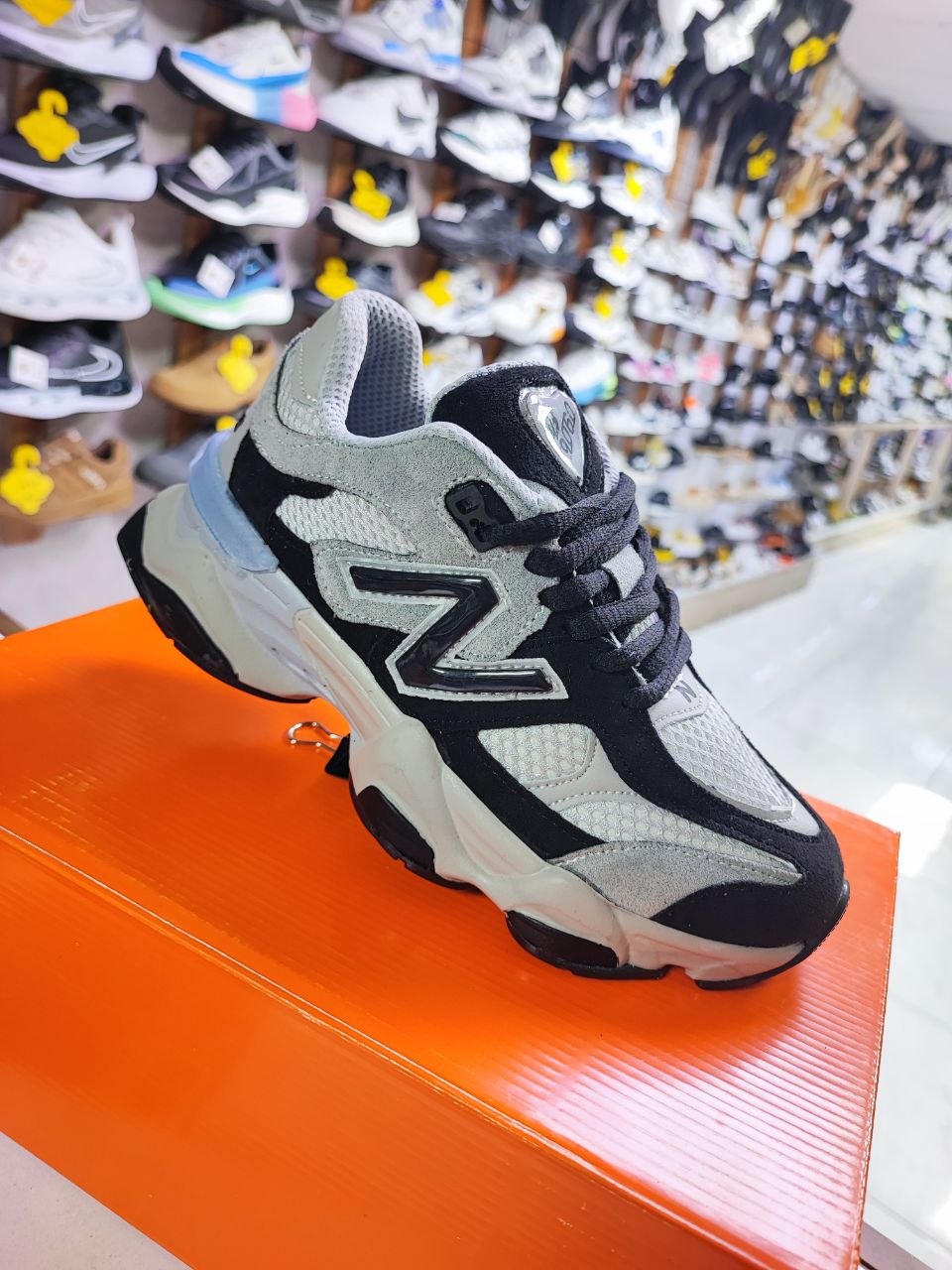 کتونی زنانه نیوبالانس 9060 کد 3077