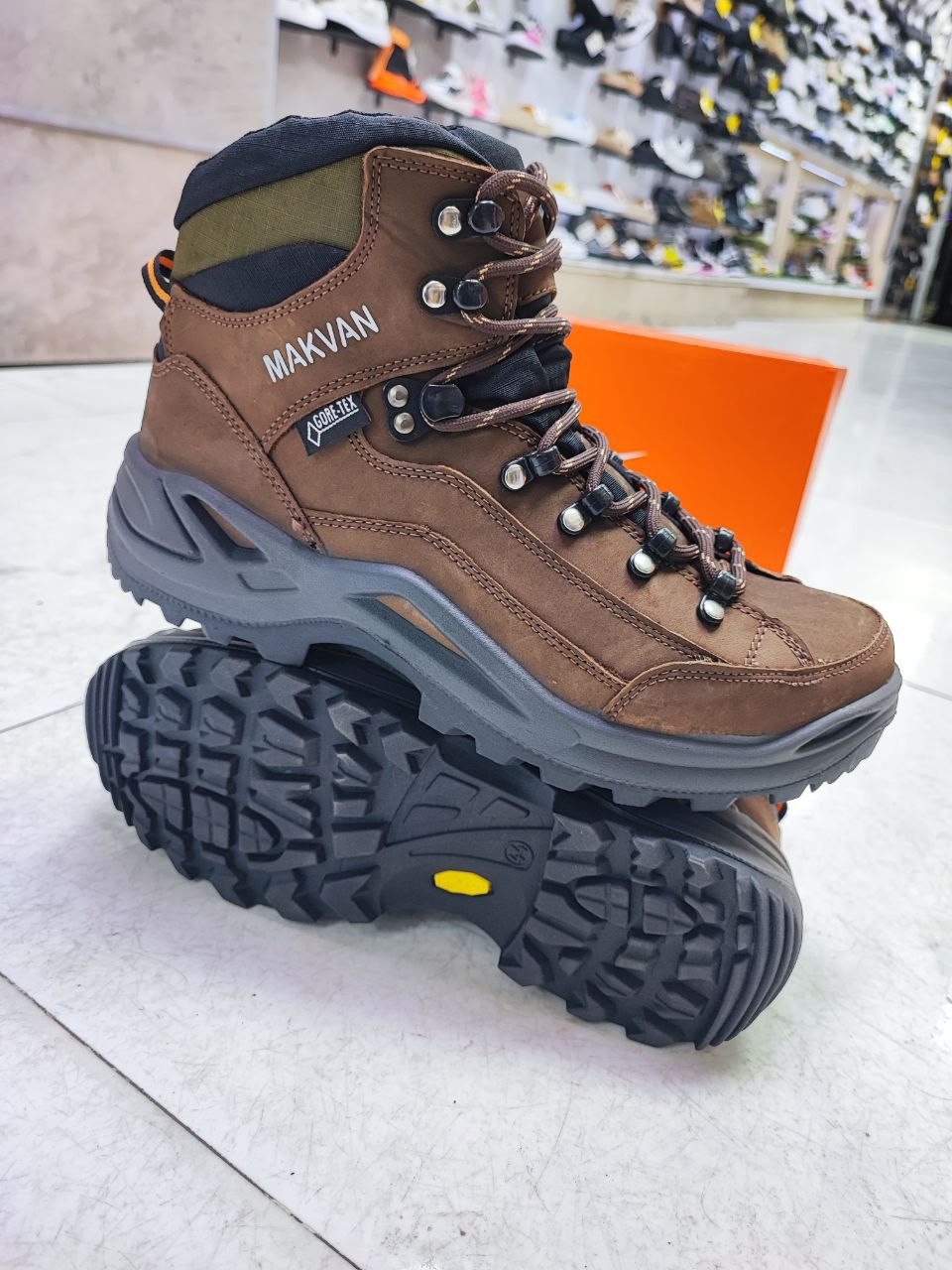 پوتین کوهنوردی لوا lowa کد 2175 Lowa