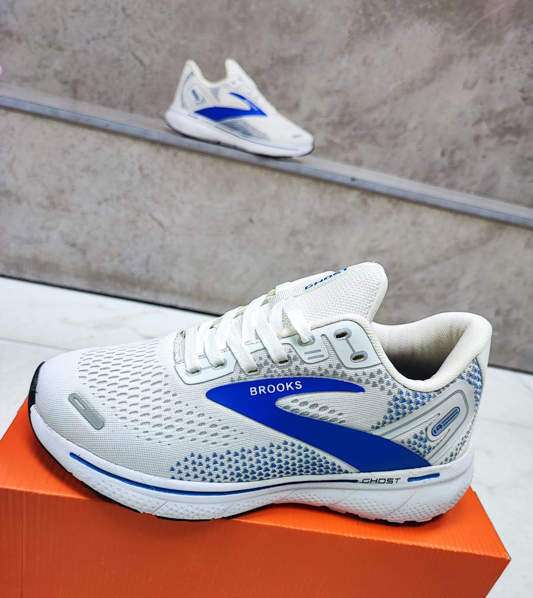 بروکس (Brooks) سفید آبی کد 2309