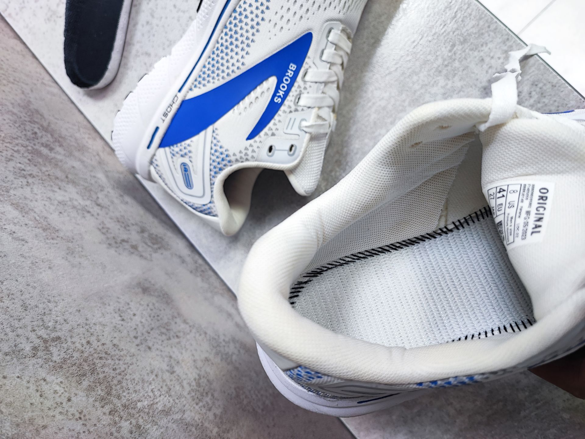 بروکس (Brooks) سفید آبی کد 2309